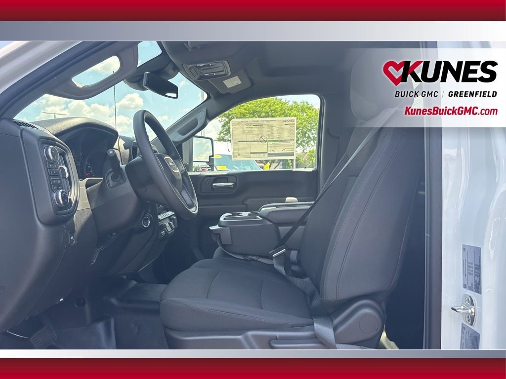 New 2025 GMC Sierra 3500 Pro image 16