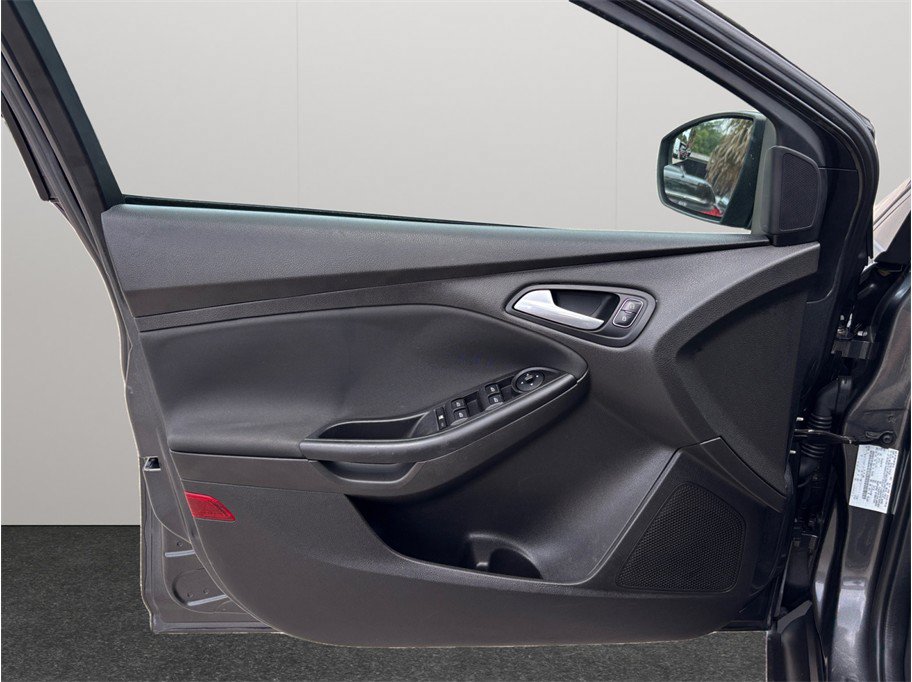 Used 2017 Ford Focus SE FWD image 15
