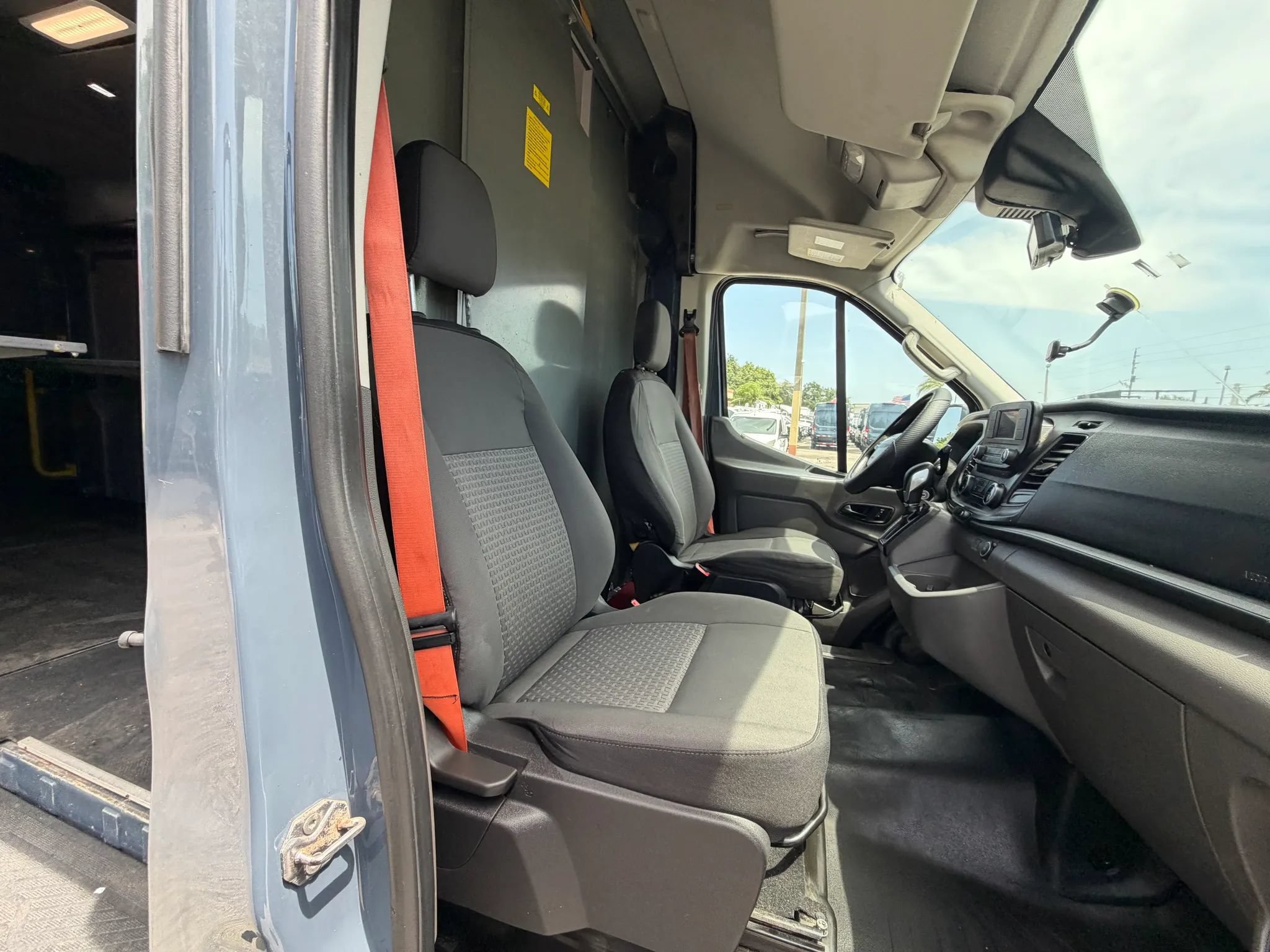 Used 2020 Ford Transit 250 148 High Roof Extended RWD image 18