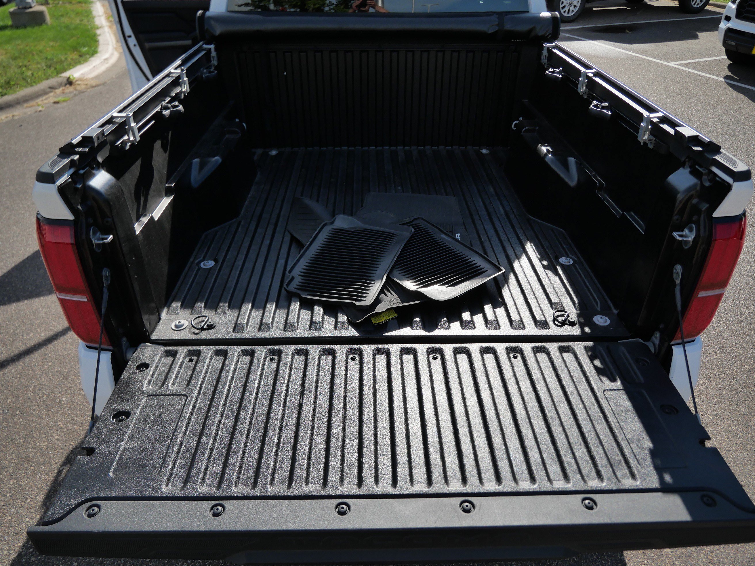 Certified 2024 Toyota Tacoma SR5 AWD/4WD image 19