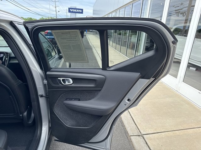 Certified 2025 Volvo XC40 B5 Plus AWD/4WD image 12