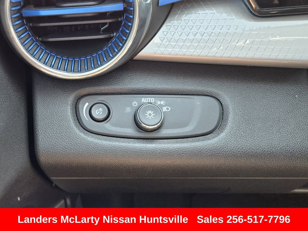 Used 2025 Chevrolet Trax LT FWD image 26