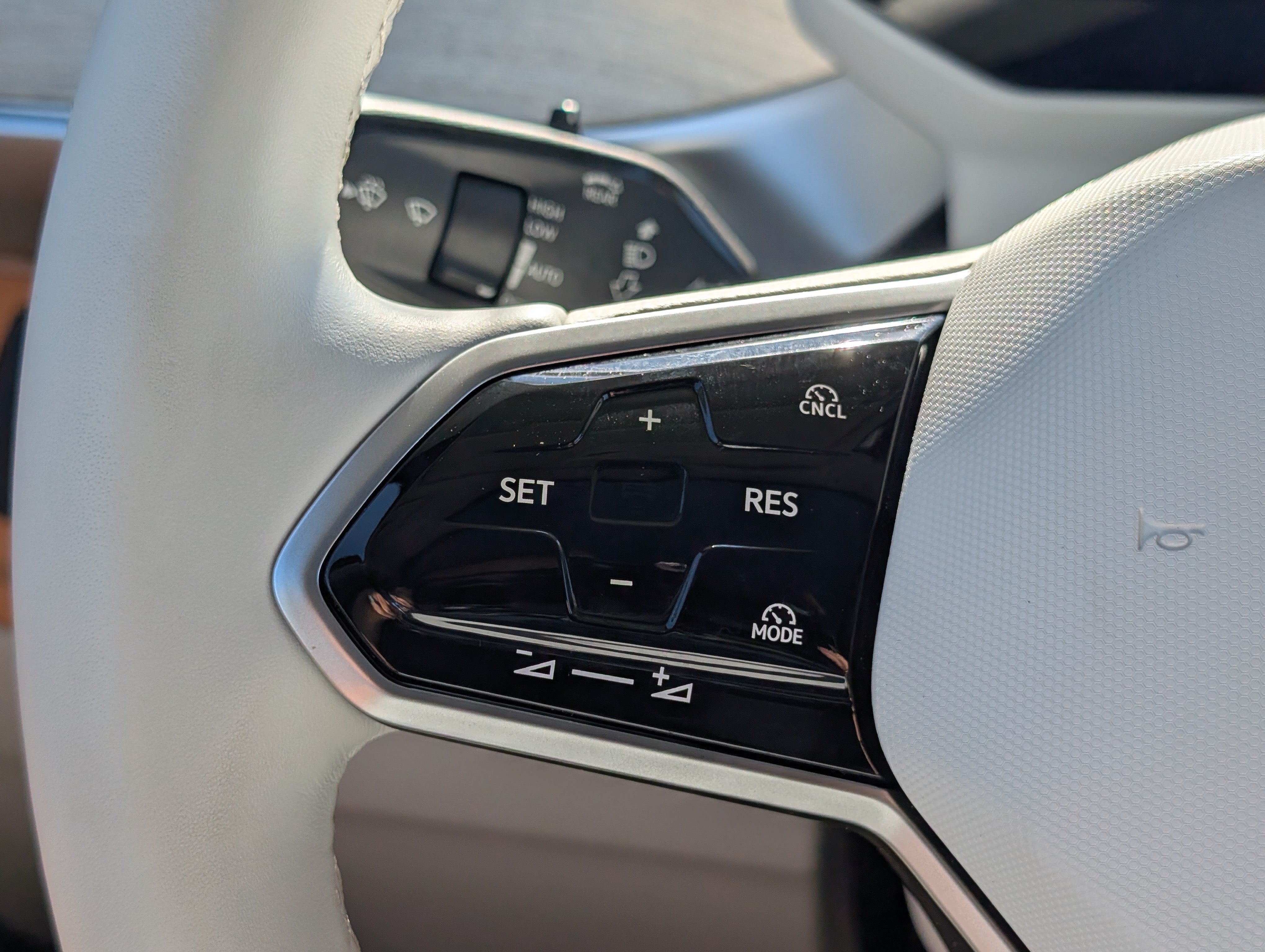 Used 2025 Volkswagen ID. Buzz 1st Edition RWD image 24