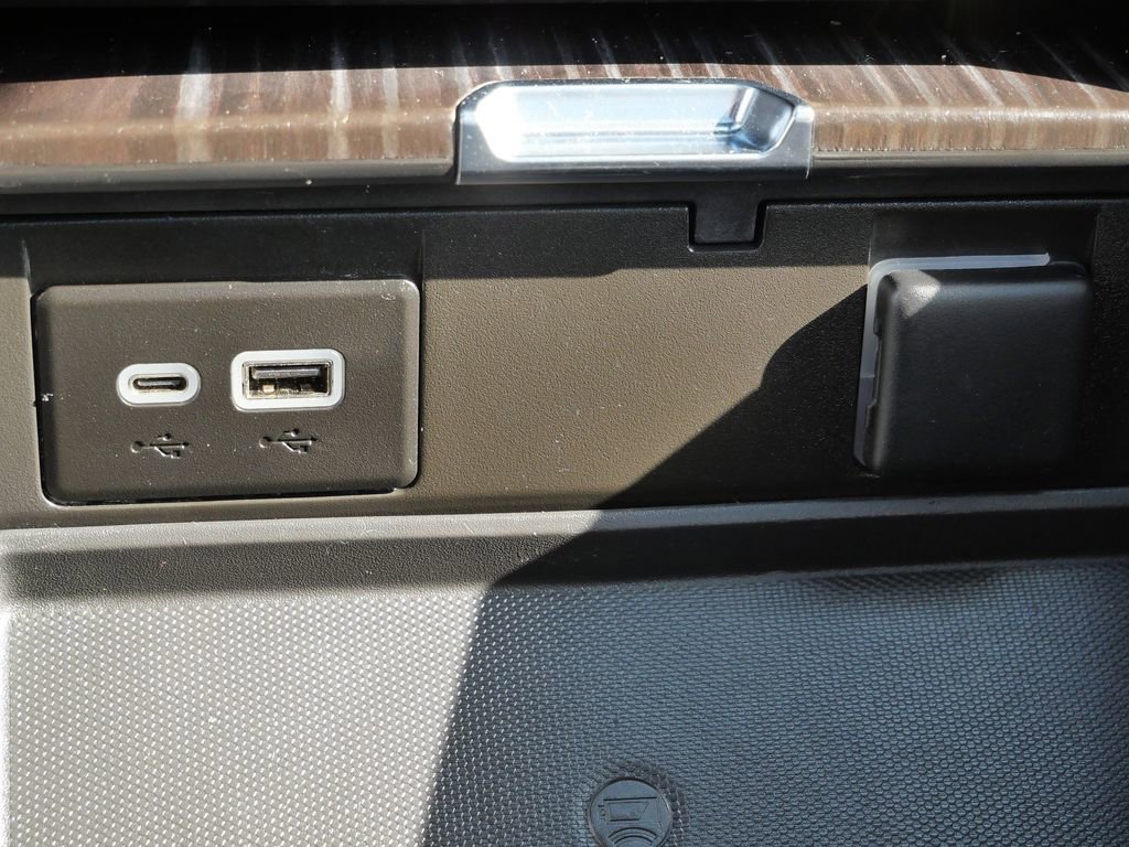Used 2024 GMC Yukon Denali w/ Denali Reserve Package image 48