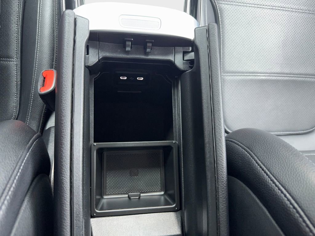 Used 2024 Mercedes-Benz GLC 300 4MATIC image 31