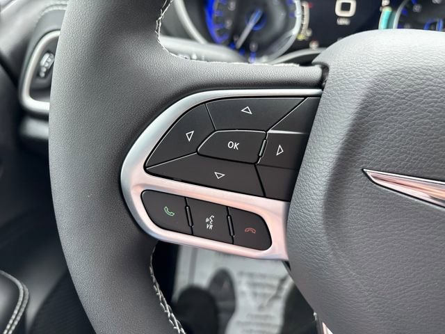 New 2026 Chrysler Pacifica Select image 11