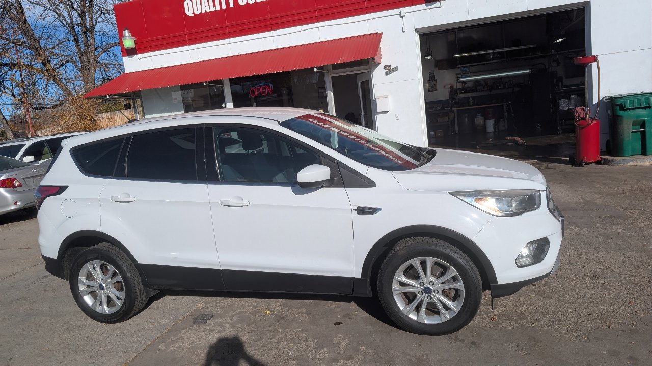 Used 2017 Ford Escape SE image 4