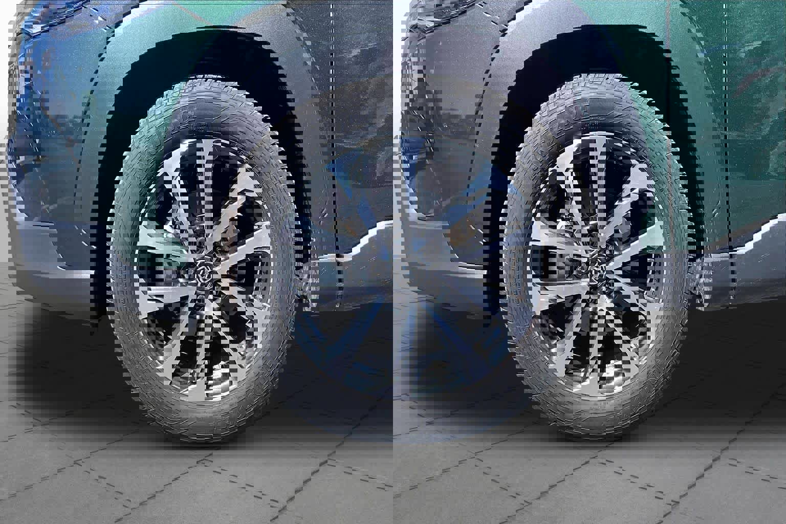 Used 2022 Toyota Corolla Cross XLE w/ Convenience Package image 11