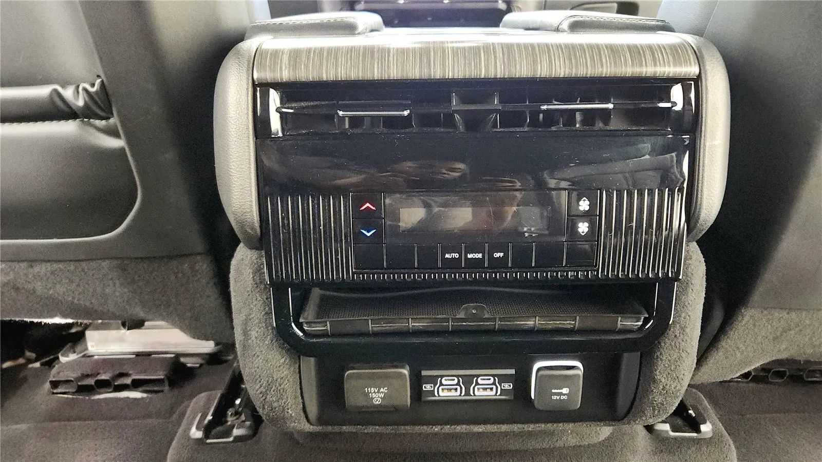 Used 2024 Jeep Wagoneer L Series II w/ Flexible Seating Group image 37