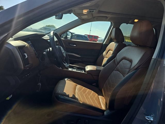 Certified 2025 Nissan Pathfinder Platinum w/ Cargo Package FWD image 6