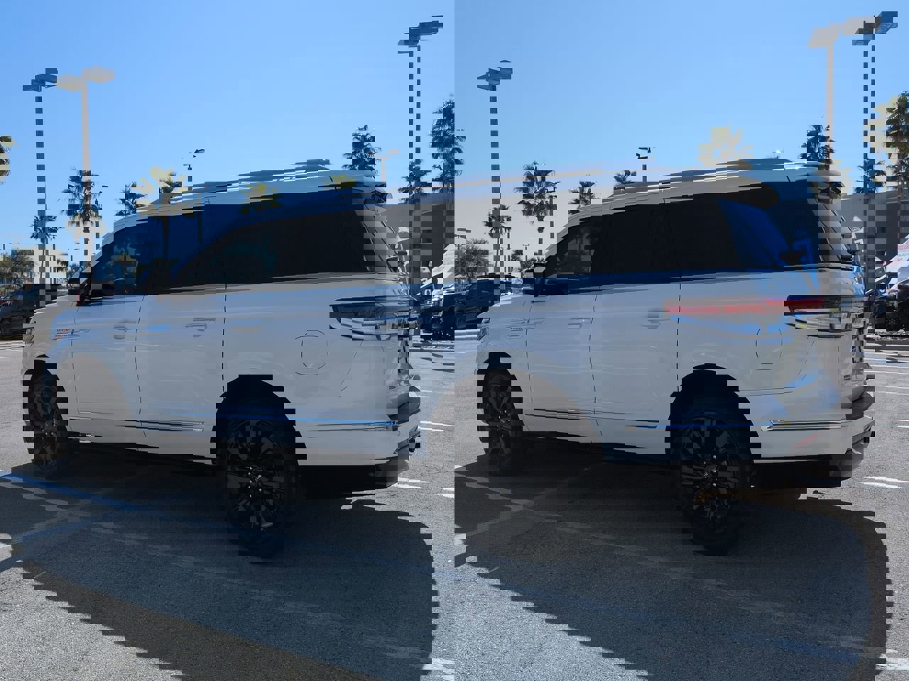 Certified 2023 Lincoln Navigator L Reserve image 6