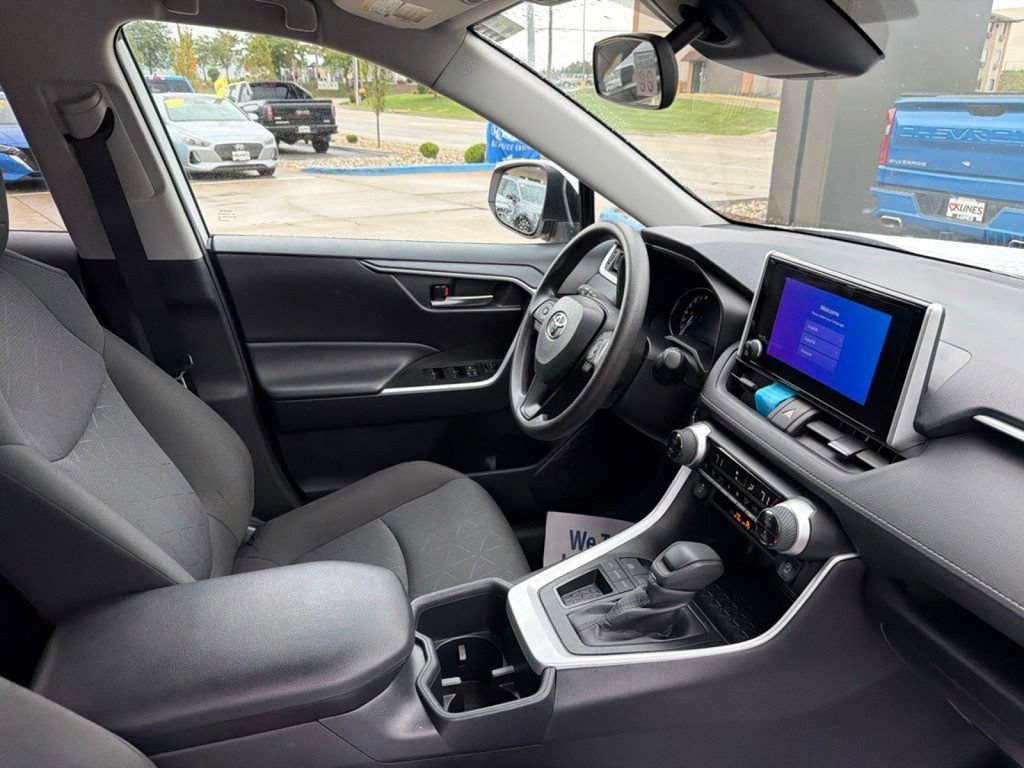 Used 2025 Toyota RAV4 XLE FWD image 13