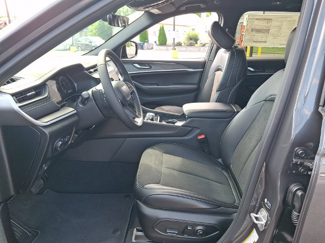 New 2026 Jeep Grand Cherokee Altitude AWD/4WD image 10