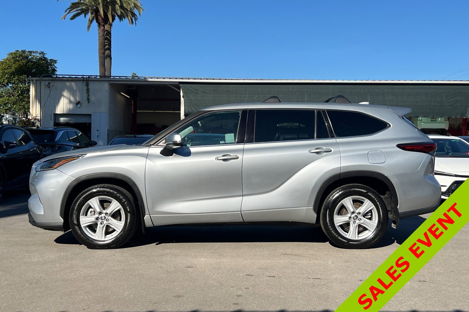 Used 2021 Toyota Highlander LE image 7