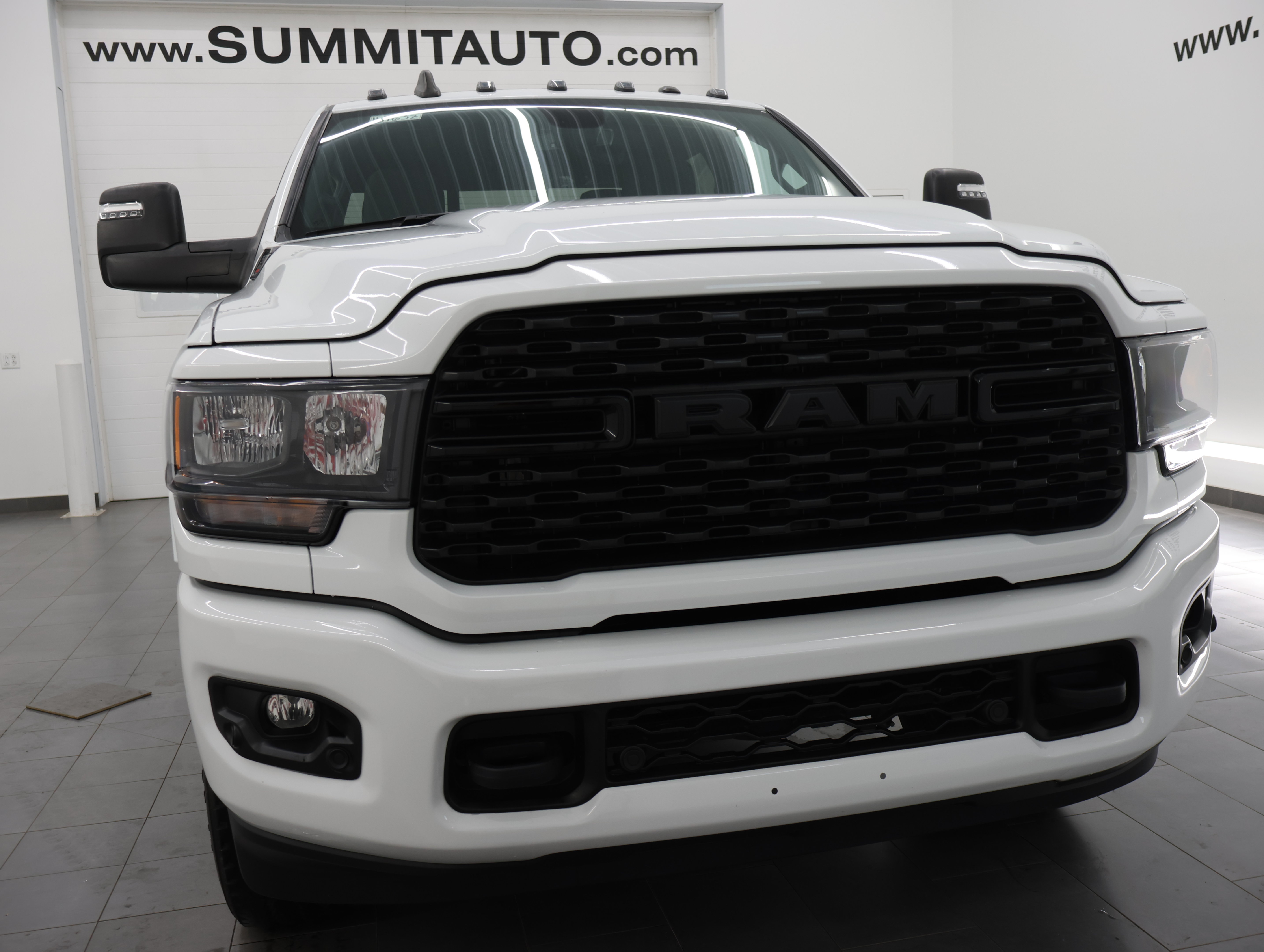Used 2024 RAM 2500 Big Horn w/ Night Edition AWD/4WD image 22