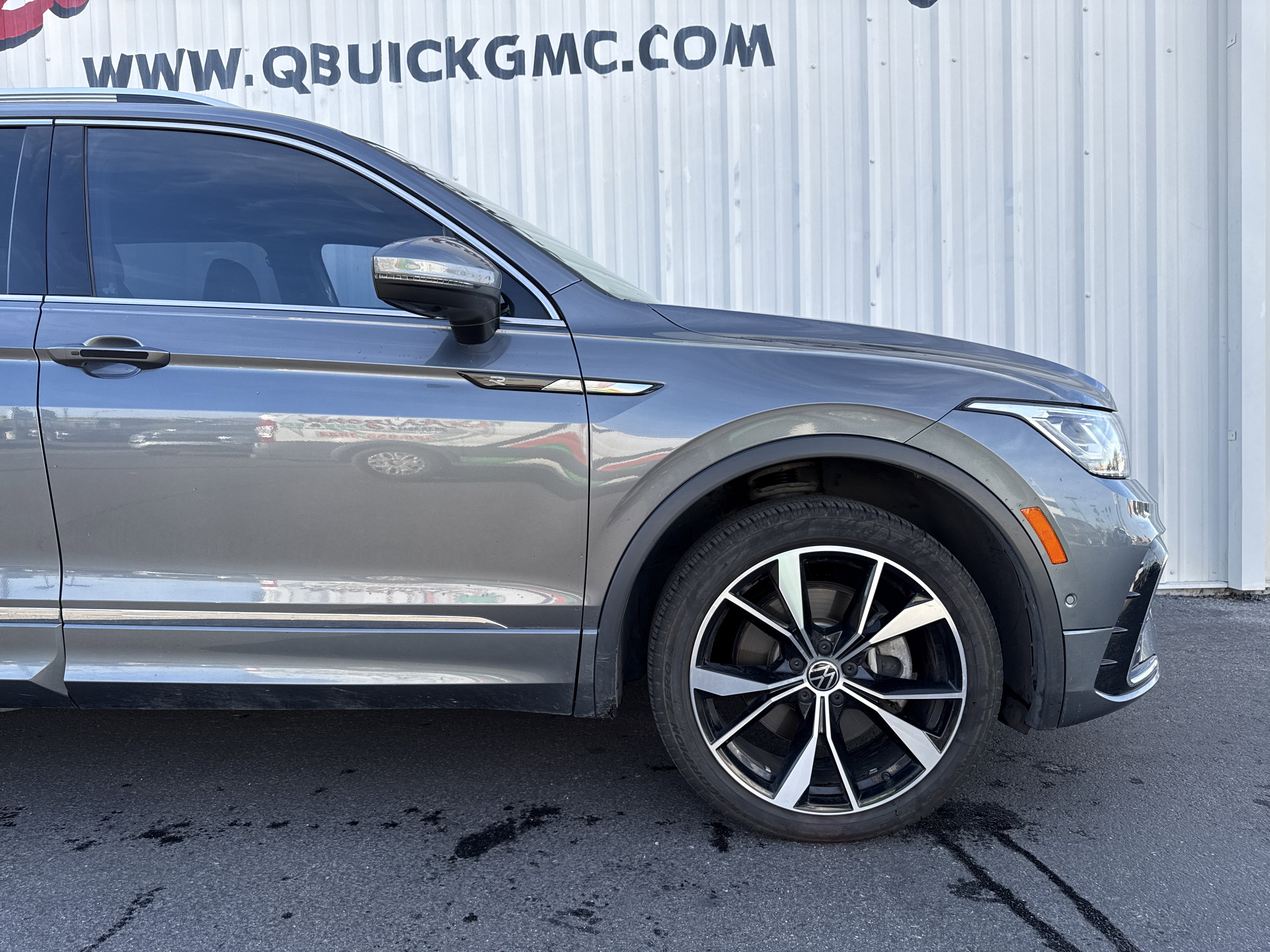 Used 2022 Volkswagen Tiguan SEL R-Line image 27