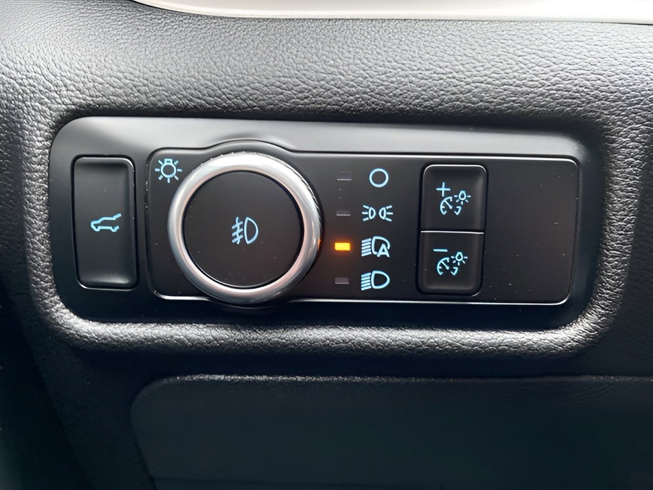 Used 2023 Ford Explorer XLT w/ Equipment Group 202A image 47