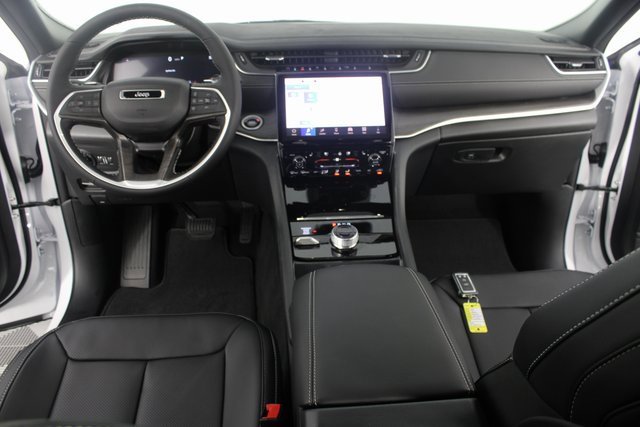 New 2025 Jeep Grand Cherokee Limited w/ Luxury Tech Group II image 12