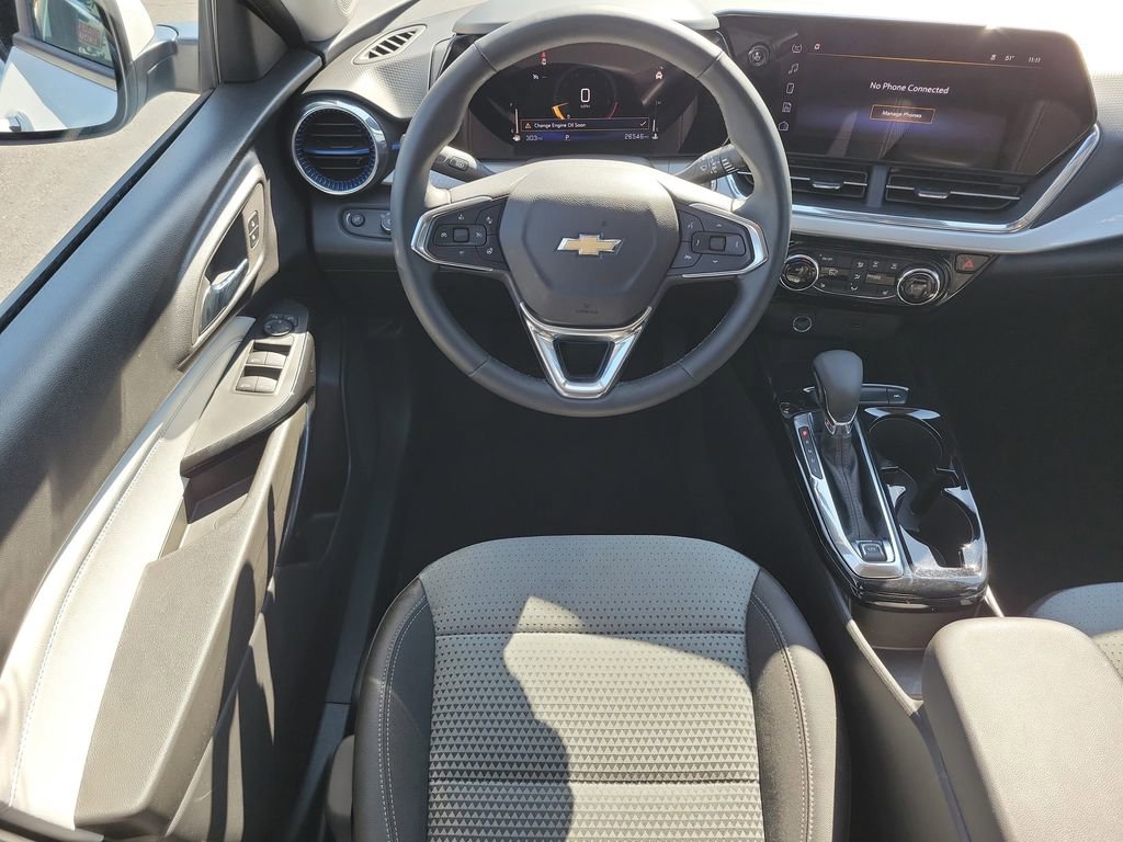 Certified 2025 Chevrolet Trax LT w/ LT Convenience Package FWD image 13