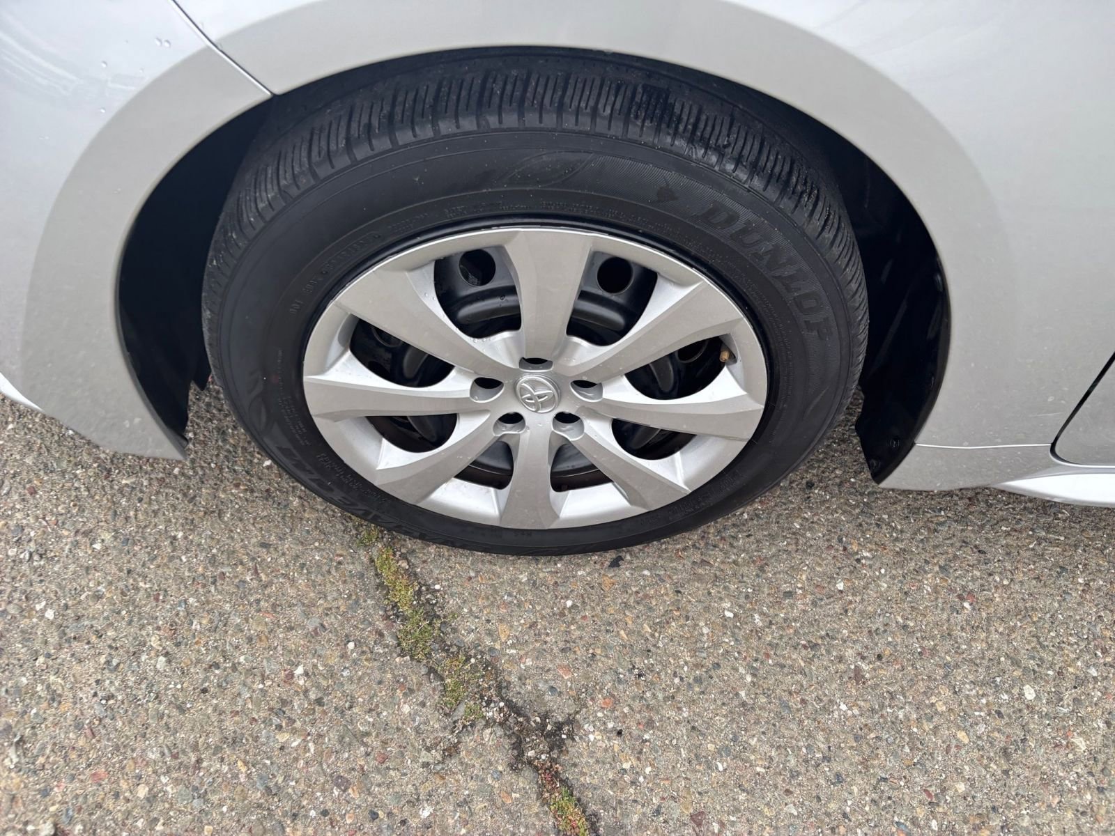 Used 2025 Toyota Corolla LE FWD image 30