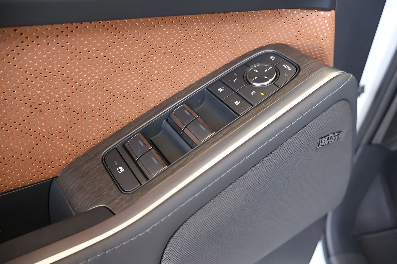 Used 2025 Lexus GX 550 w/ Cold Area Package AWD/4WD image 12