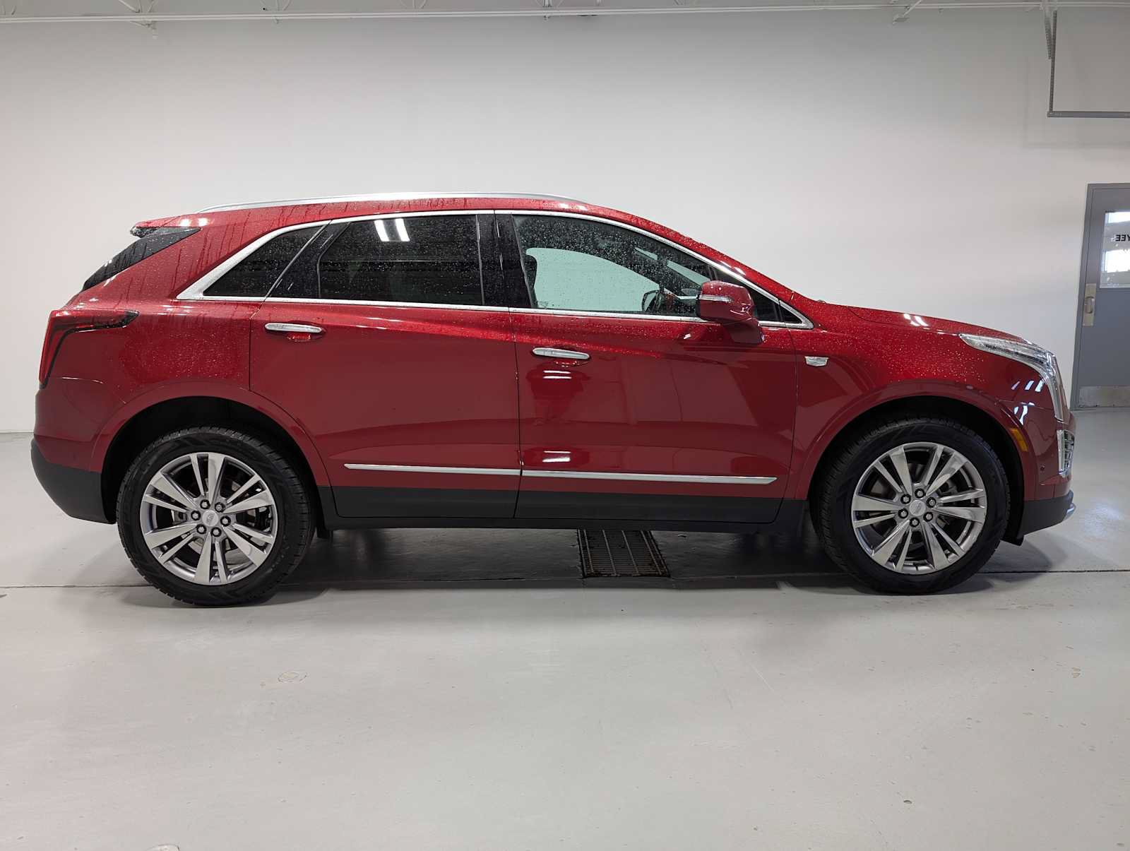 Certified 2023 Cadillac XT5 Premium Luxury w/ Technology Package AWD/4WD image 7