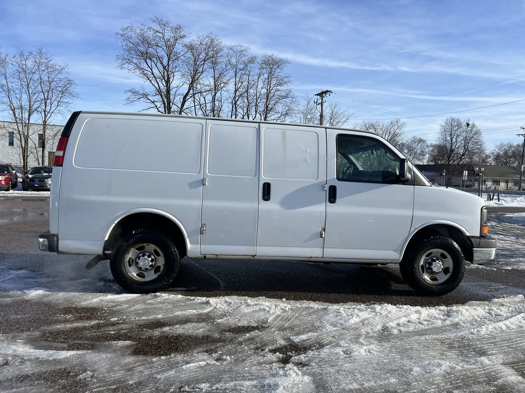 Used 2017 Chevrolet Express 3500 image 9