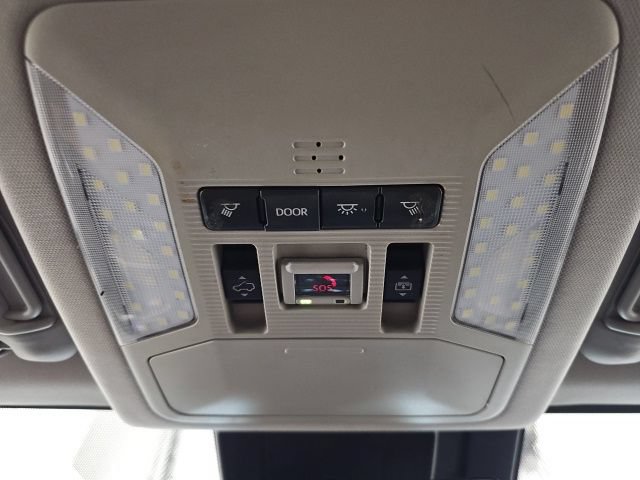 Used 2020 Toyota RAV4 Limited AWD/4WD image 27
