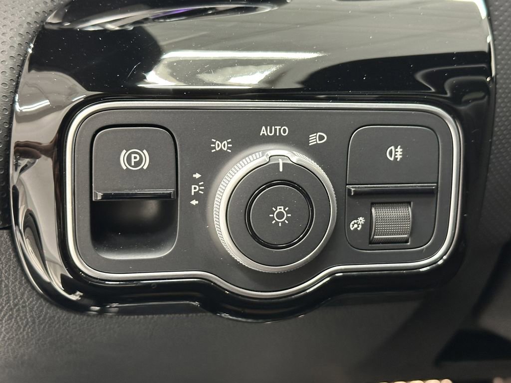 Certified 2025 Mercedes-Benz CLA 250 4MATIC image 34