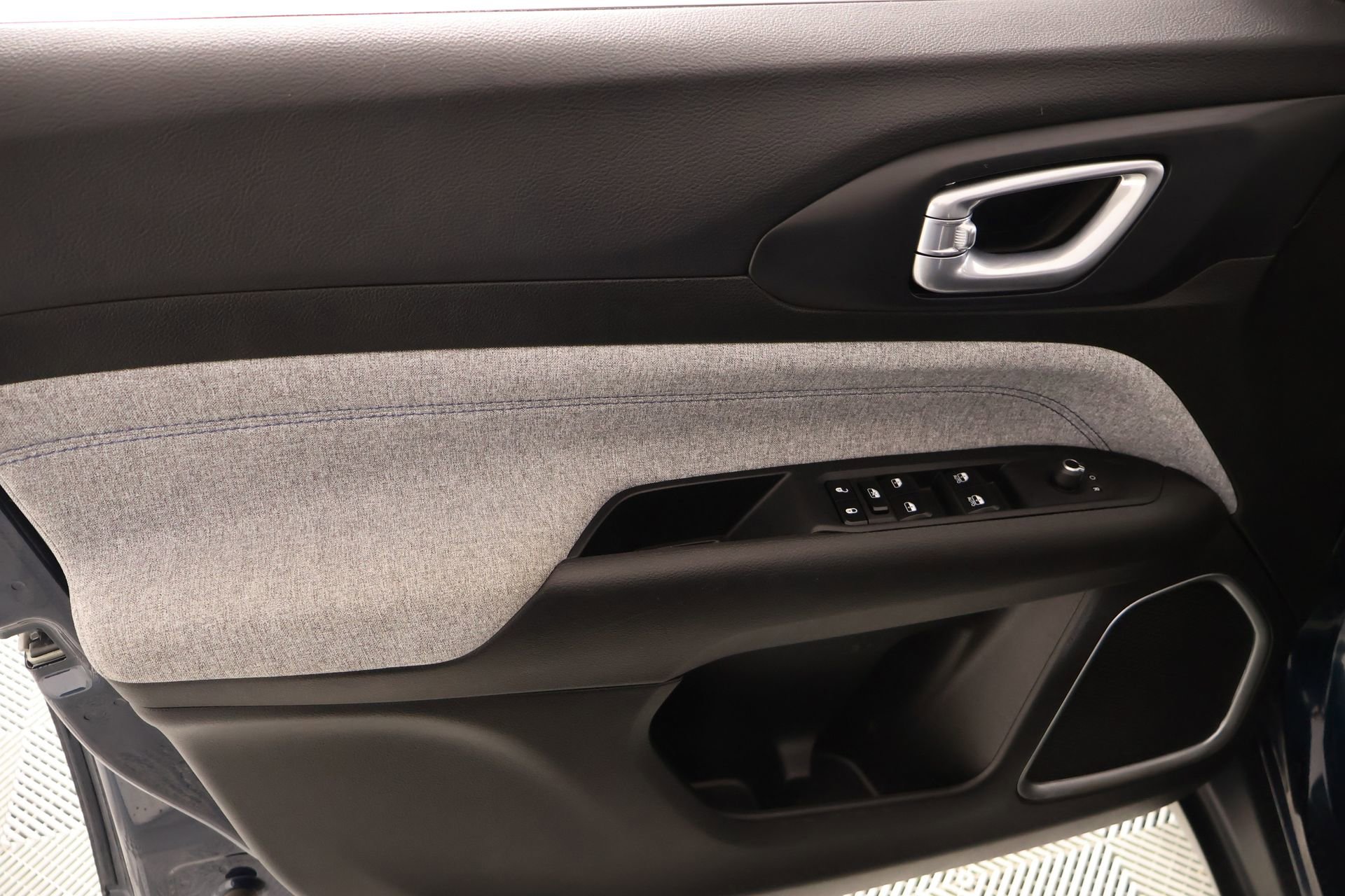 Used 2024 Jeep Compass Latitude image 15