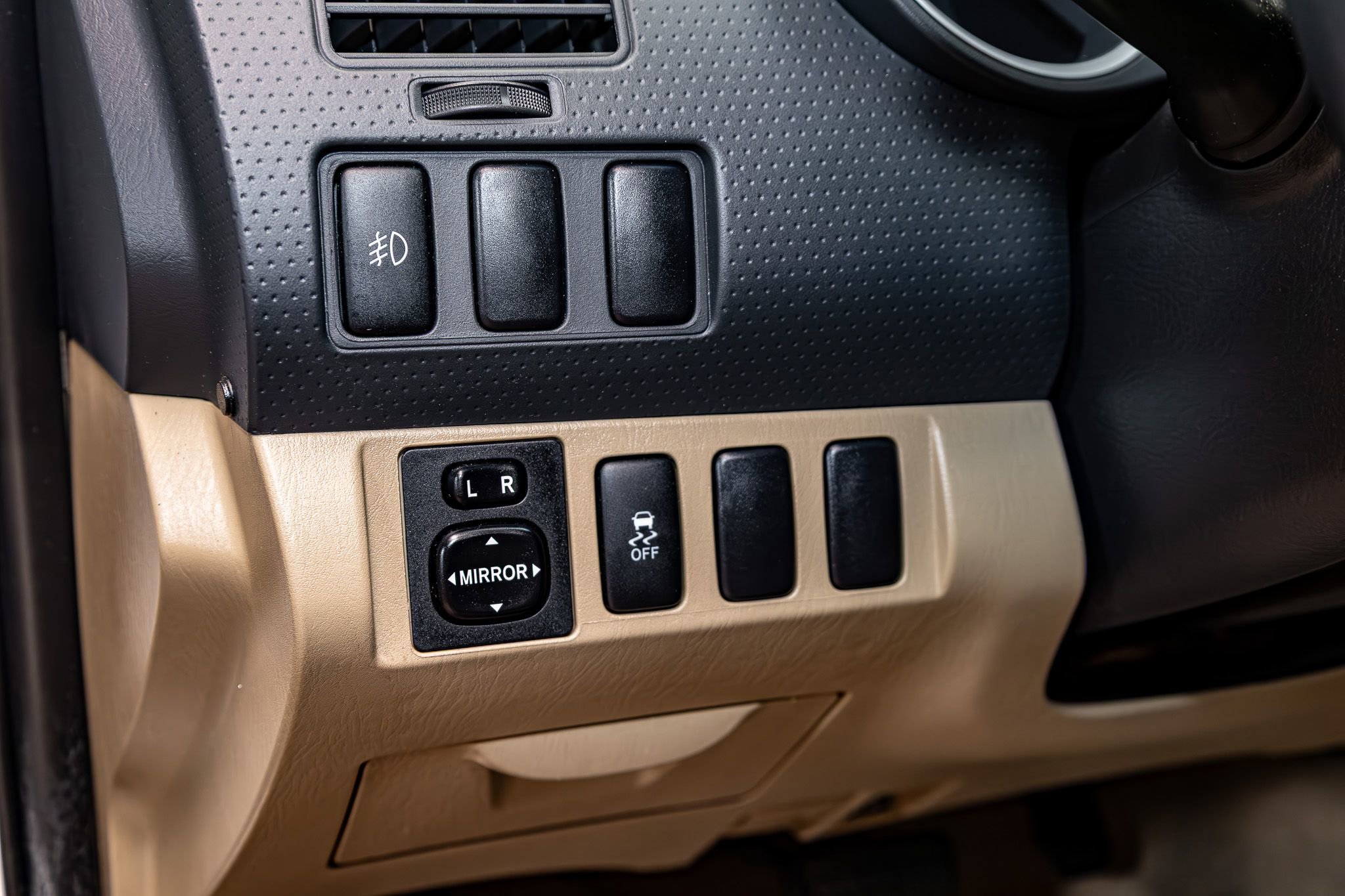 Used 2011 Toyota Tacoma PreRunner w/ SR5 Pkg #2 image 16