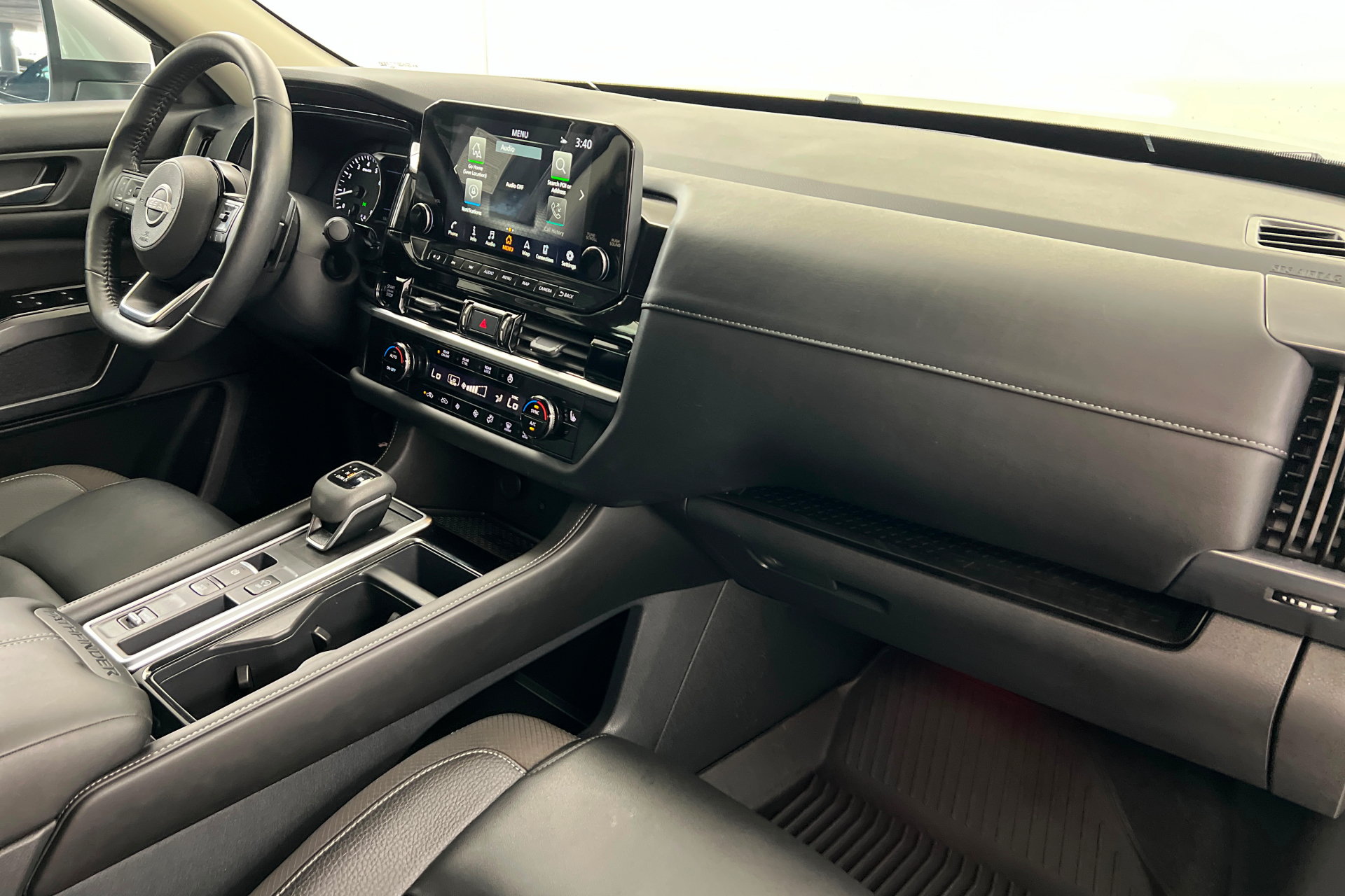 Used 2025 Nissan Pathfinder SL FWD image 26