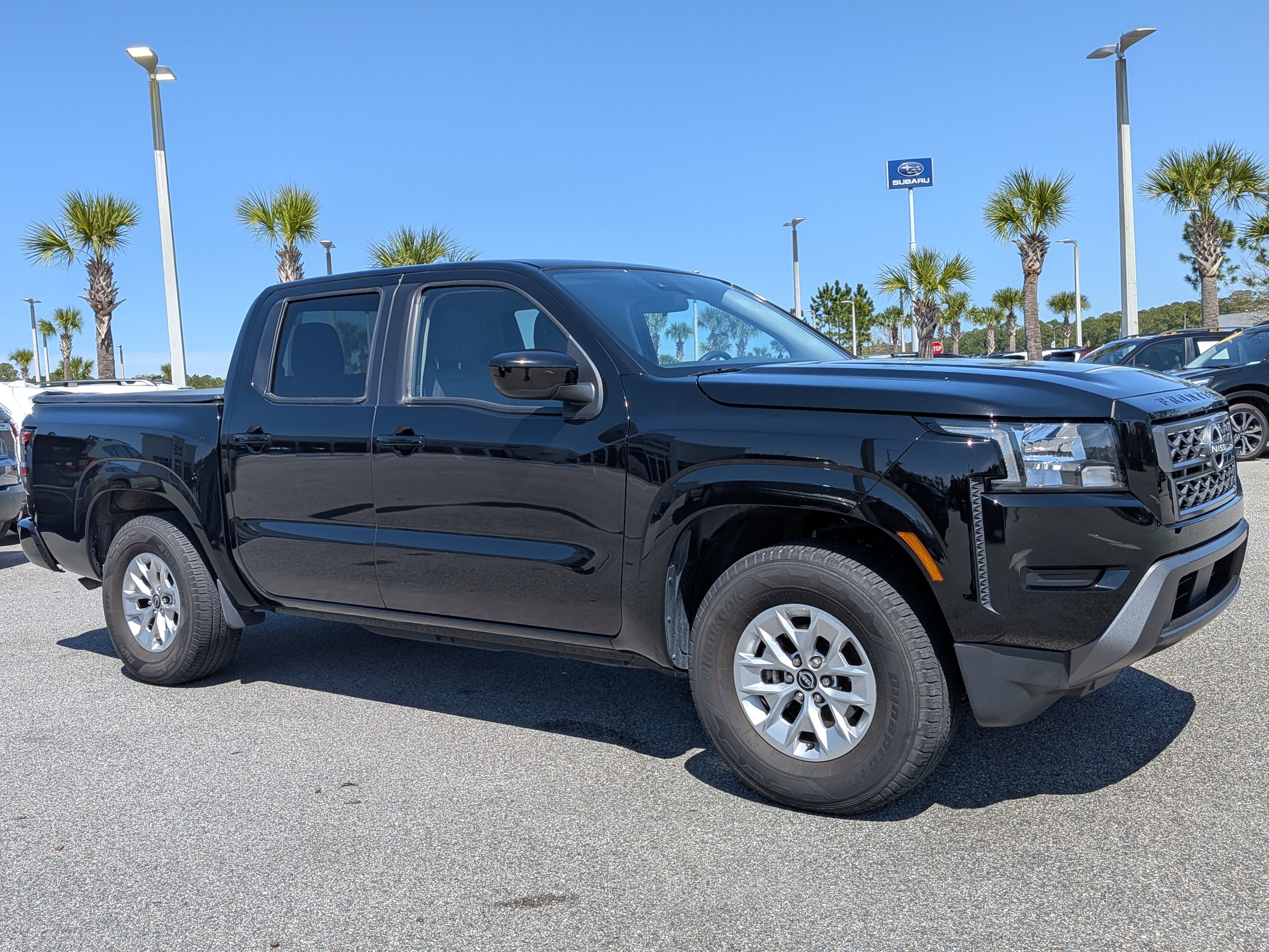 Used 2024 Nissan Frontier SV RWD image 2