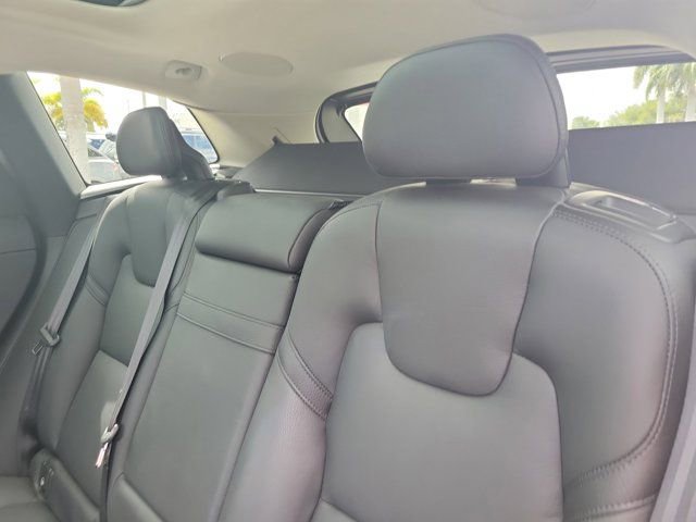 Used 2019 Volvo XC60 T6 Momentum w/ Multimedia Package image 14