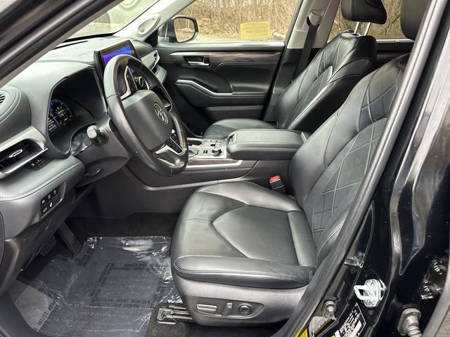 Certified 2025 Toyota Highlander Platinum AWD/4WD image 25