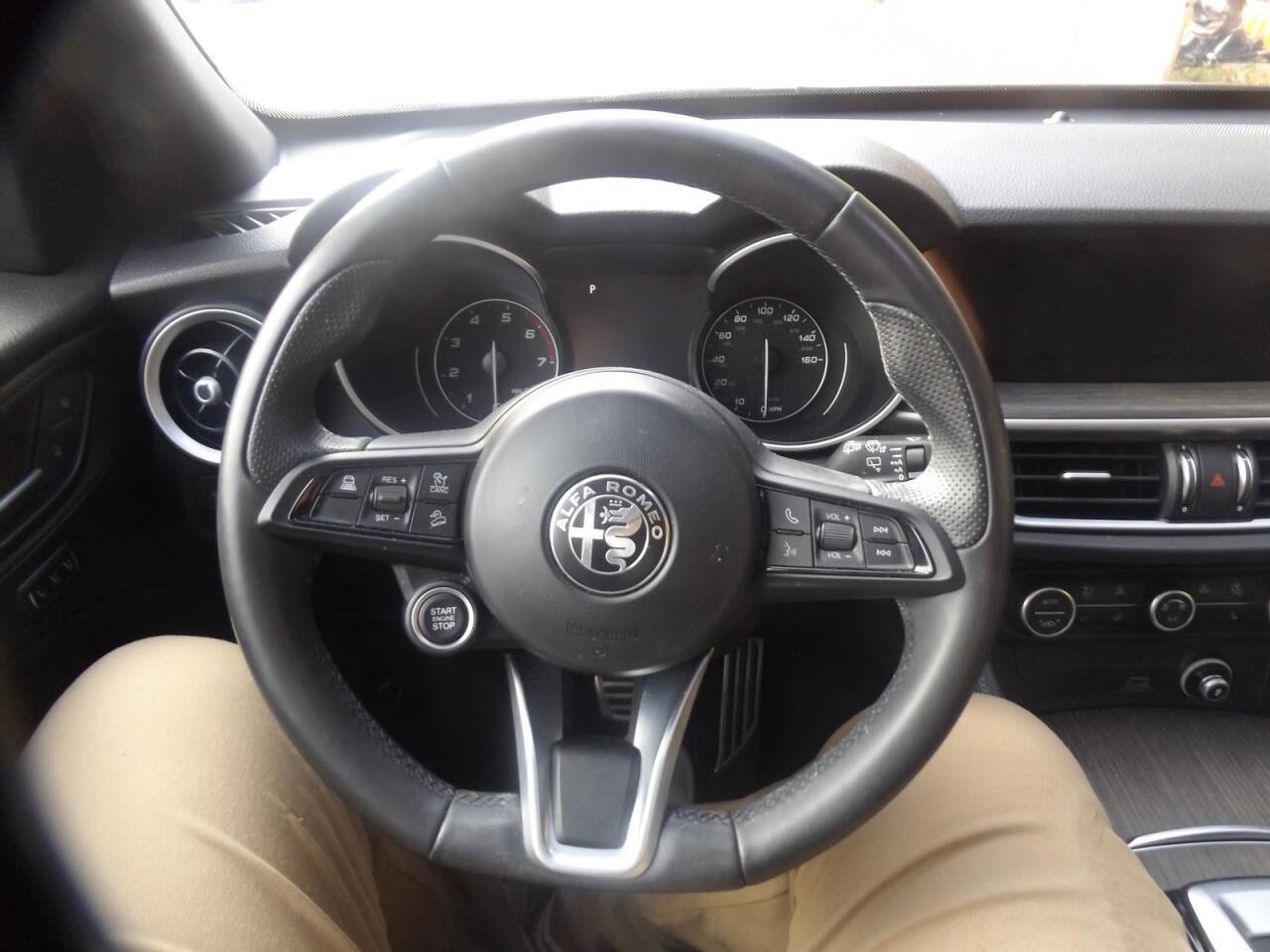 Used 2023 Alfa Romeo Stelvio Ti image 16