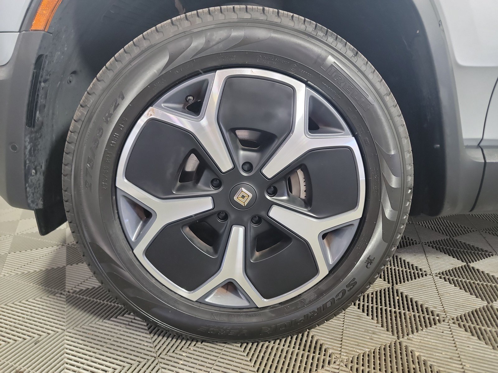 Used 2024 Rivian R1T Adventure AWD/4WD image 9