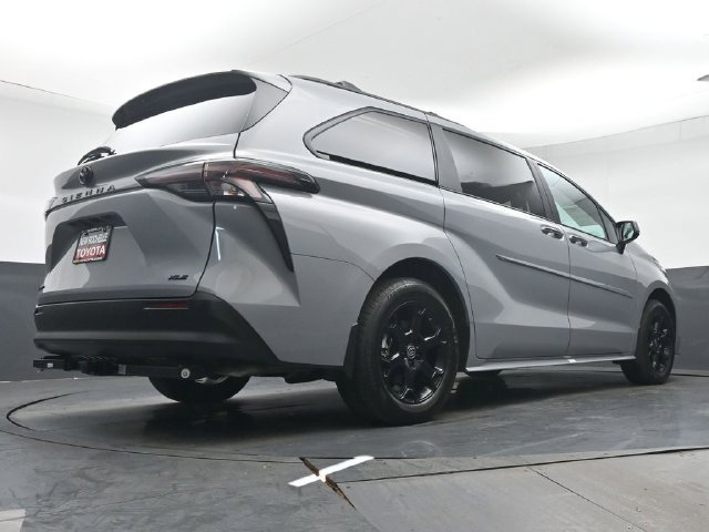 Used 2025 Toyota Sienna XLE Woodland Edition AWD/4WD image 41