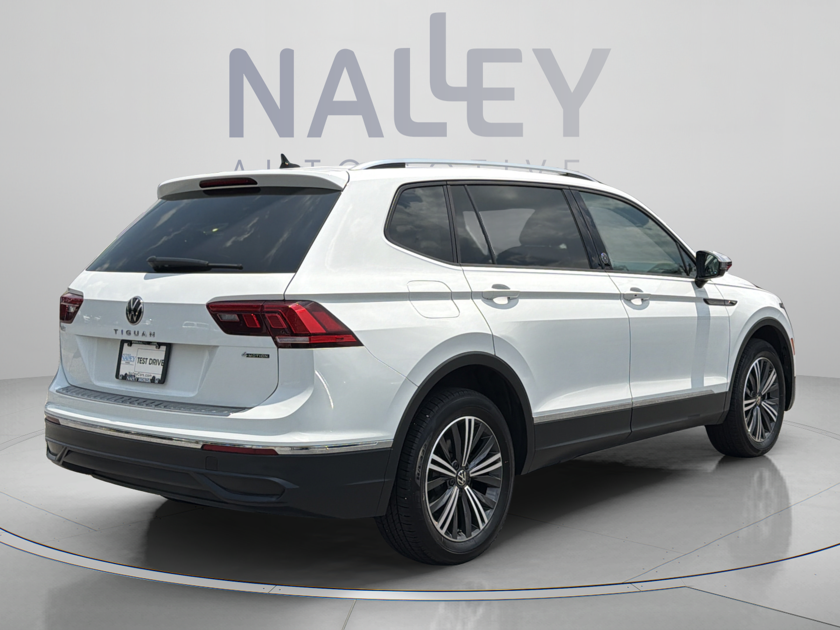 Used 2024 Volkswagen Tiguan Wolfsburg Edition AWD/4WD image 5
