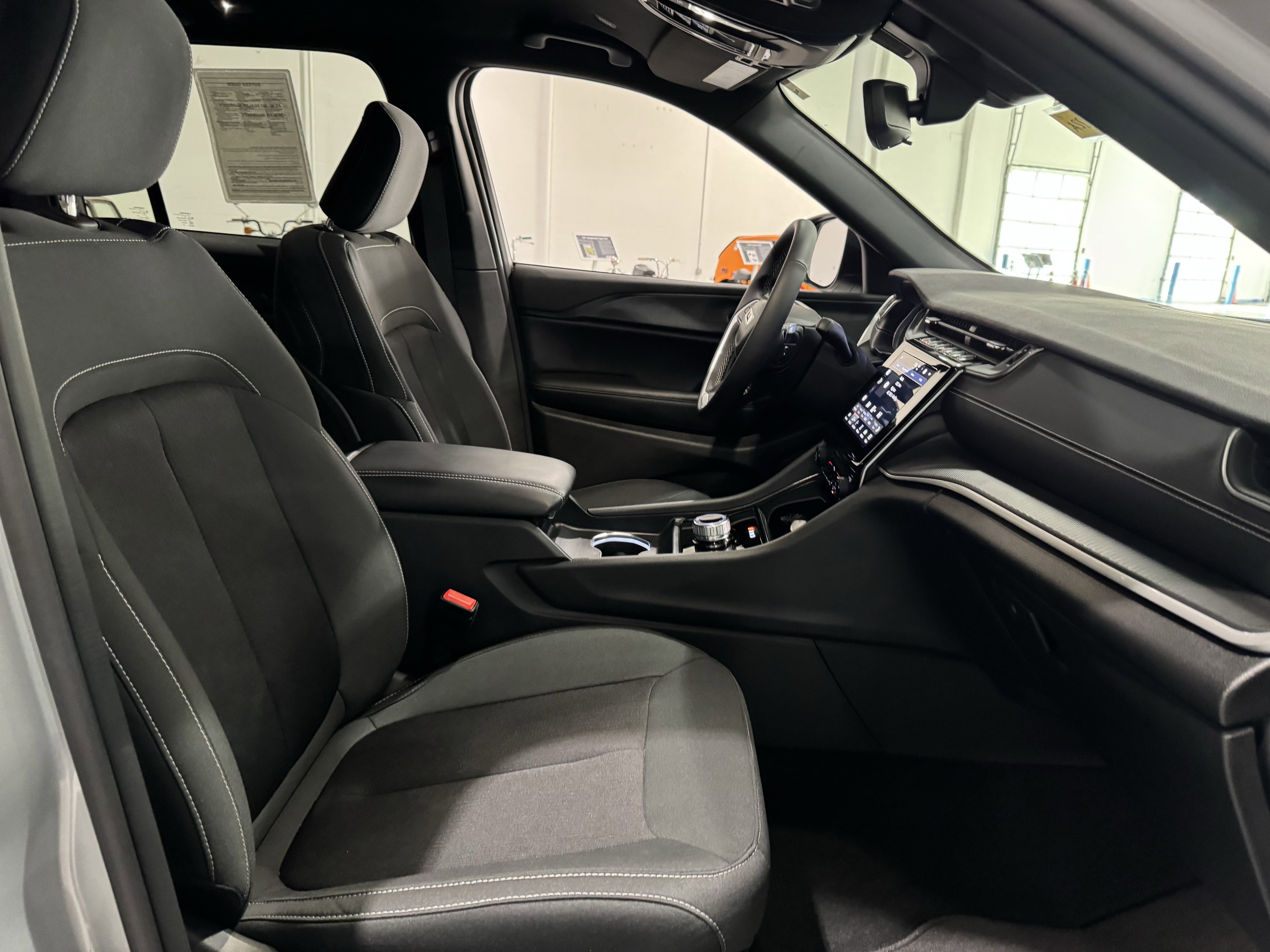 Used 2024 Jeep Grand Cherokee Laredo w/ MOPAR Finishing Package image 36