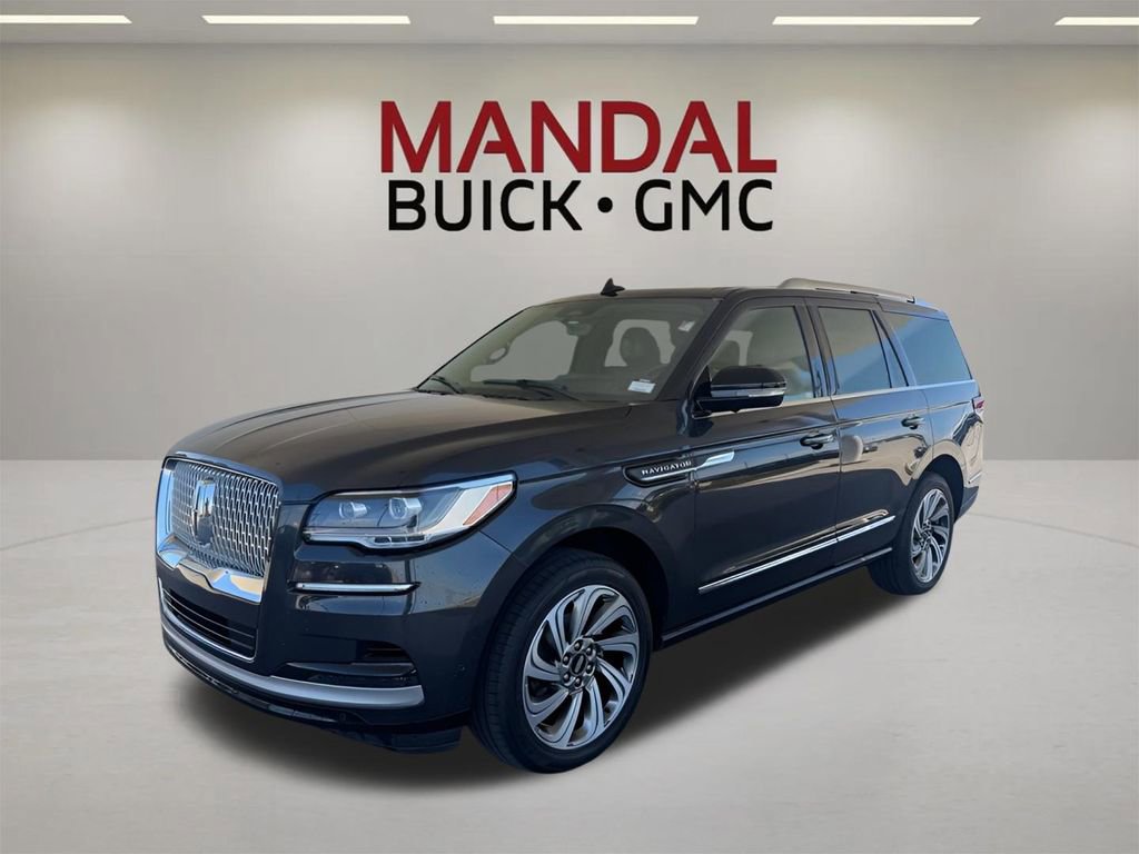 Used 2023 Lincoln Navigator Reserve AWD/4WD image 1