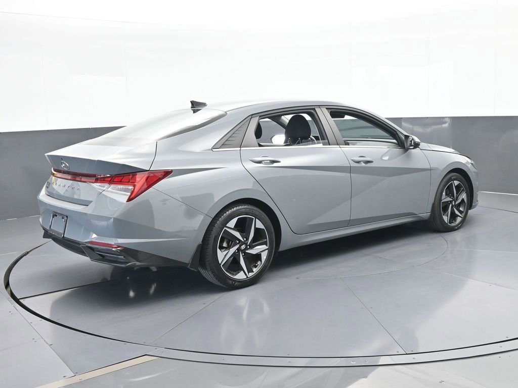 Used 2022 Hyundai Elantra SEL w/ Convenience + Premium Package FWD image 6