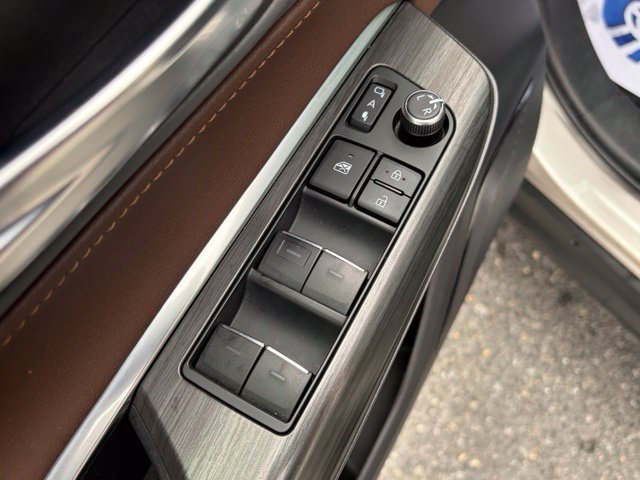 Used 2021 Toyota Venza Limited w/ Advanced Technology Package AWD/4WD image 12