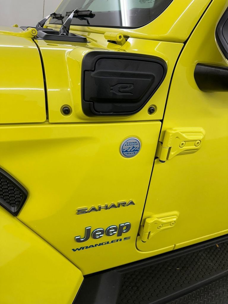 Used 2023 Jeep Wrangler Unlimited Sahara w/ Cold Weather Group image 8