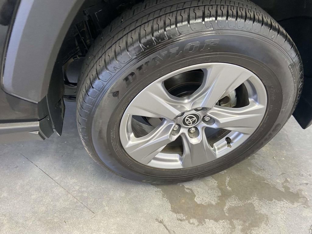 Used 2025 Toyota RAV4 XLE FWD image 9