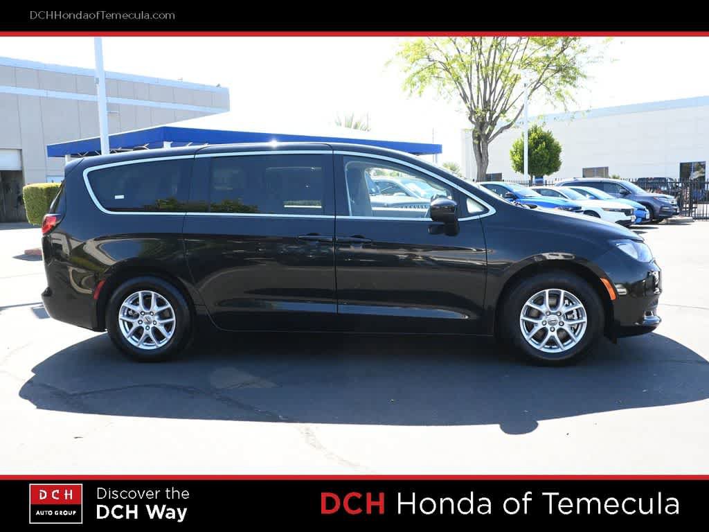 Used 2023 Chrysler Voyager LX FWD image 5