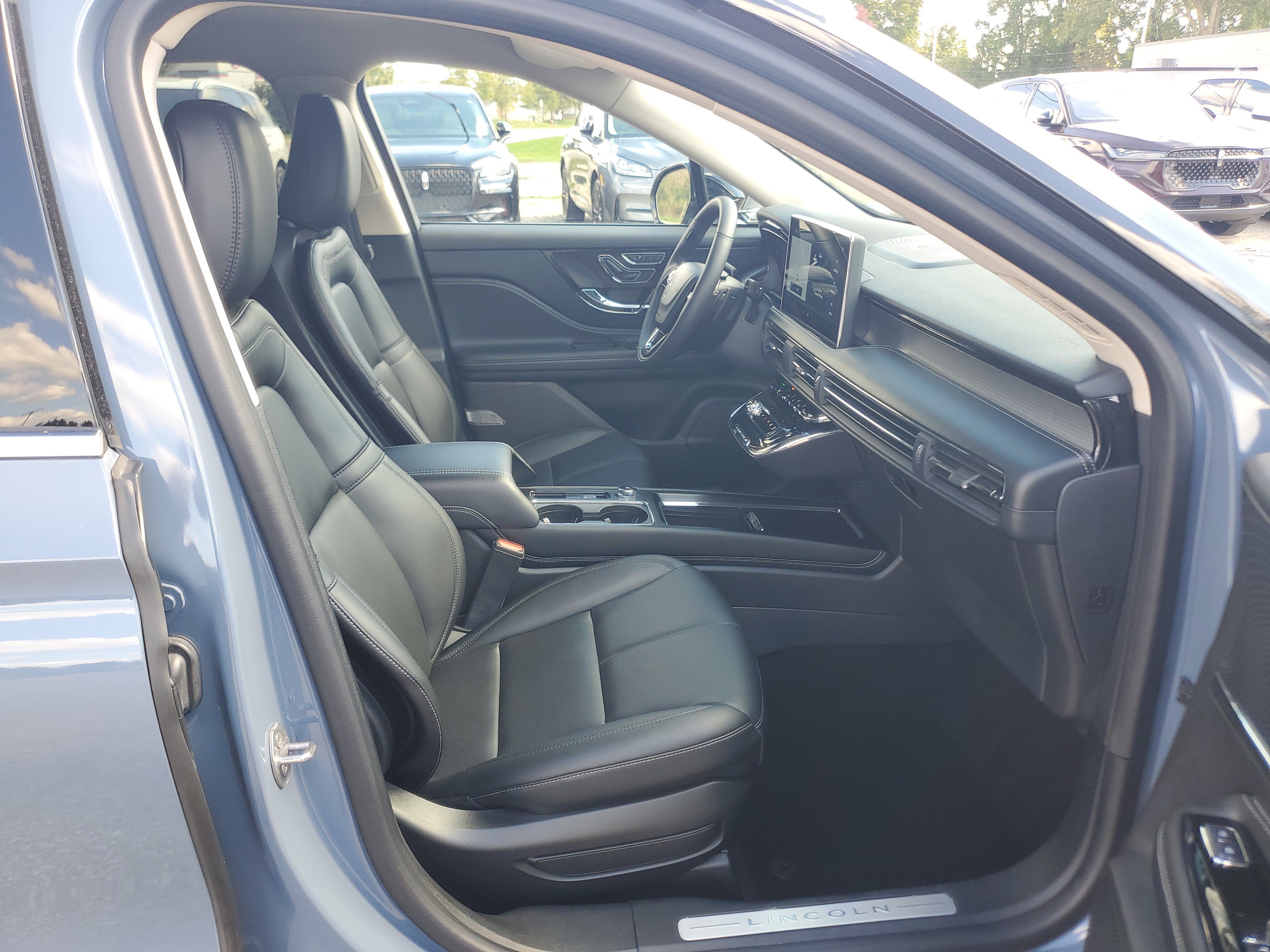 Certified 2024 Lincoln Corsair AWD w/ Equipment Group 101A image 9