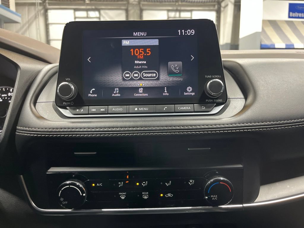 Used 2023 Nissan Rogue S AWD/4WD image 25