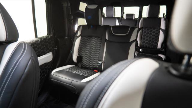 Used 2025 Jeep Gladiator Sport image 13