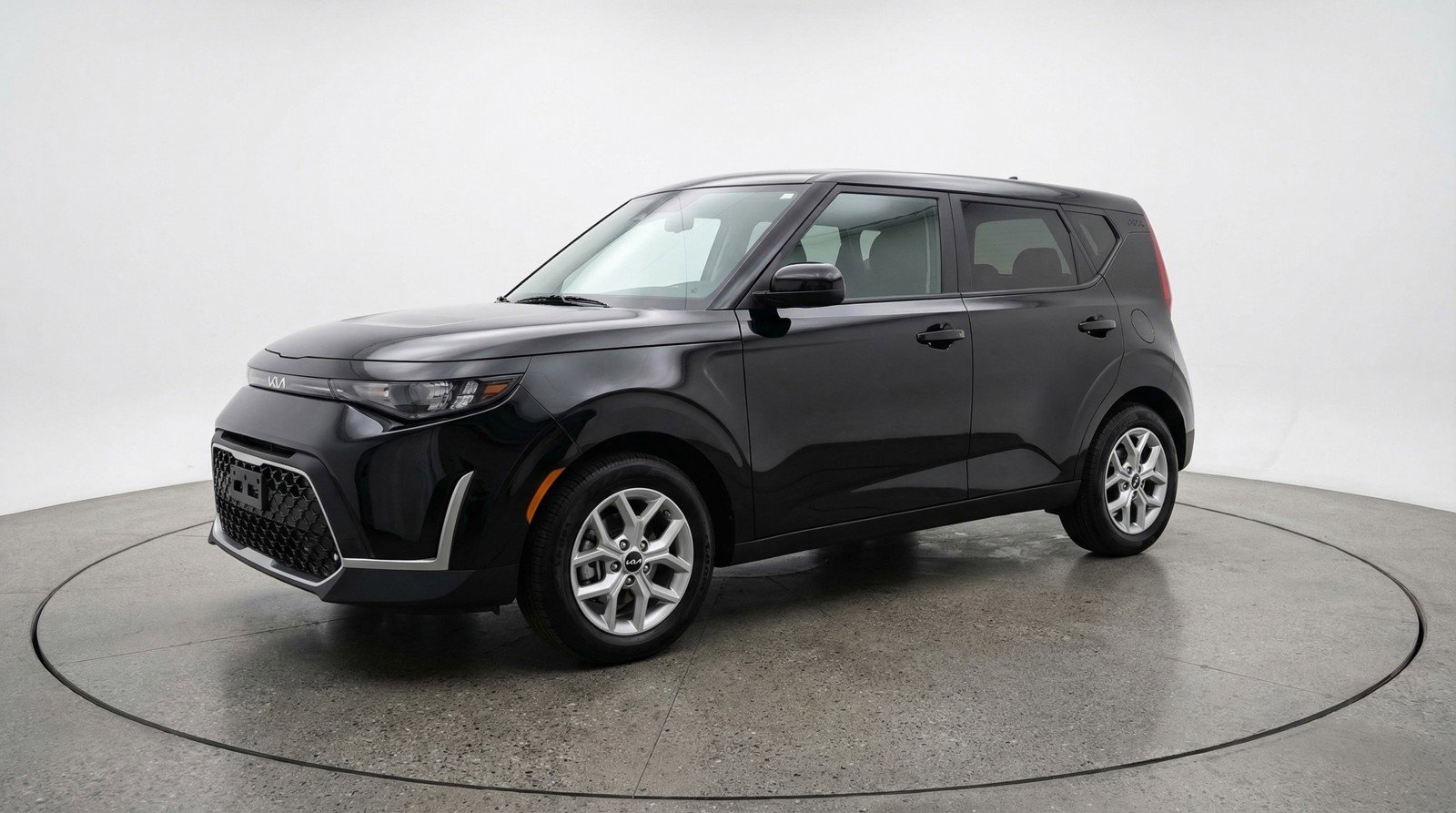 Used 2025 Kia Soul LX w/ LX Technology Package FWD image 3